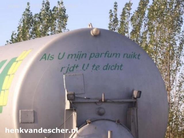 Onbekend :: Als u mijn parfum ruikt, rijdt u te dicht