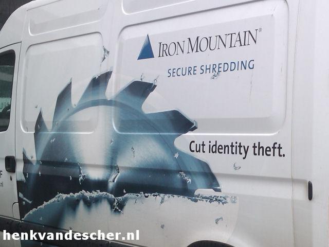 Iron Mountain :: We Cut Identity Theft