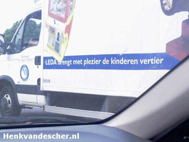 Leda :: Leda brengt met plezier de kinderen vertier