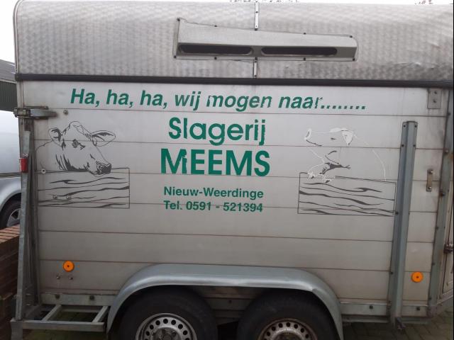 Slagerij Meems :: Blije Varkens - ha ha wij mogen naar slagerij Meems